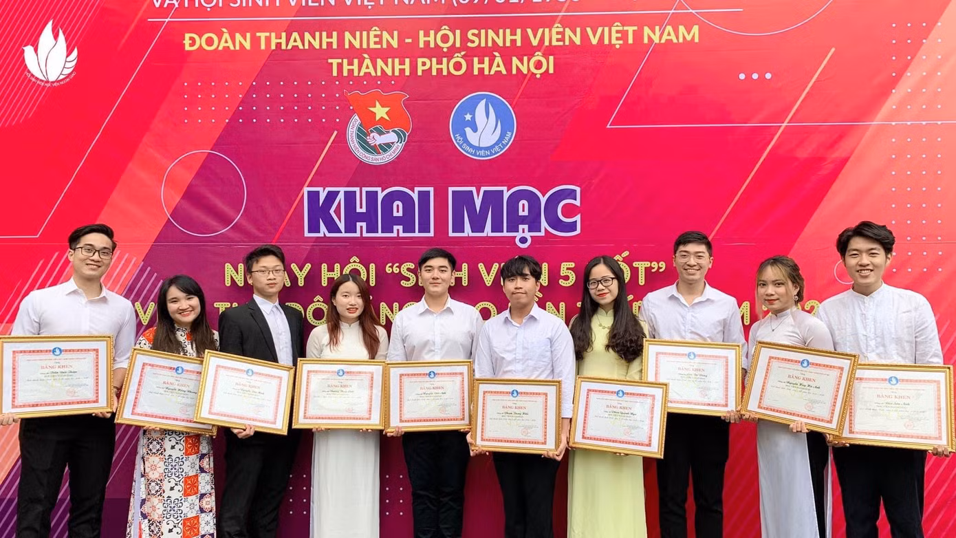 Sinh viên 5 tốt cấp thành phố.