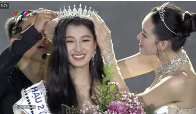 Phương Nhi xuất sắc đăng quang ngôi vị Á hậu 2 Hoa hậu Thế giới Việt Nam 2022 – Miss World Việt Nam 2022. (Ảnh chụp màn hình) Phương Nhi xuất sắc đăng quang ngôi vị Á hậu 2 Hoa hậu Thế giới Việt Nam 2022 – Miss World Việt Nam 2022. (Ảnh chụp màn hình)