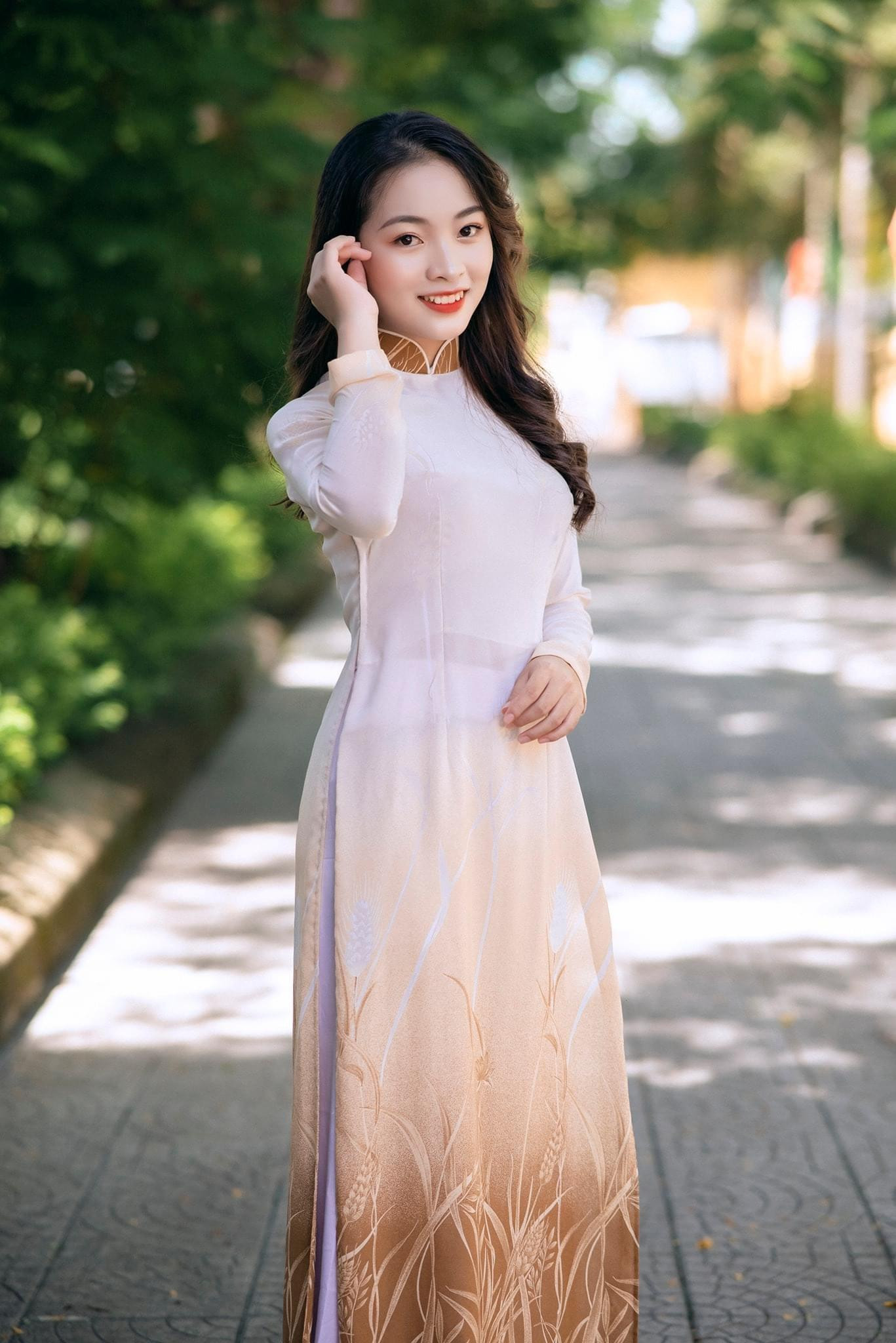 Hồ Thị Tiểu My sinh viên chuyên ngành Sư phạm Ngữ văn, Đại học Sư phạm - Đại học Huế. Hồ Thị Tiểu My sinh viên chuyên ngành Sư phạm Ngữ văn, Đại học Sư phạm - Đại học Huế.