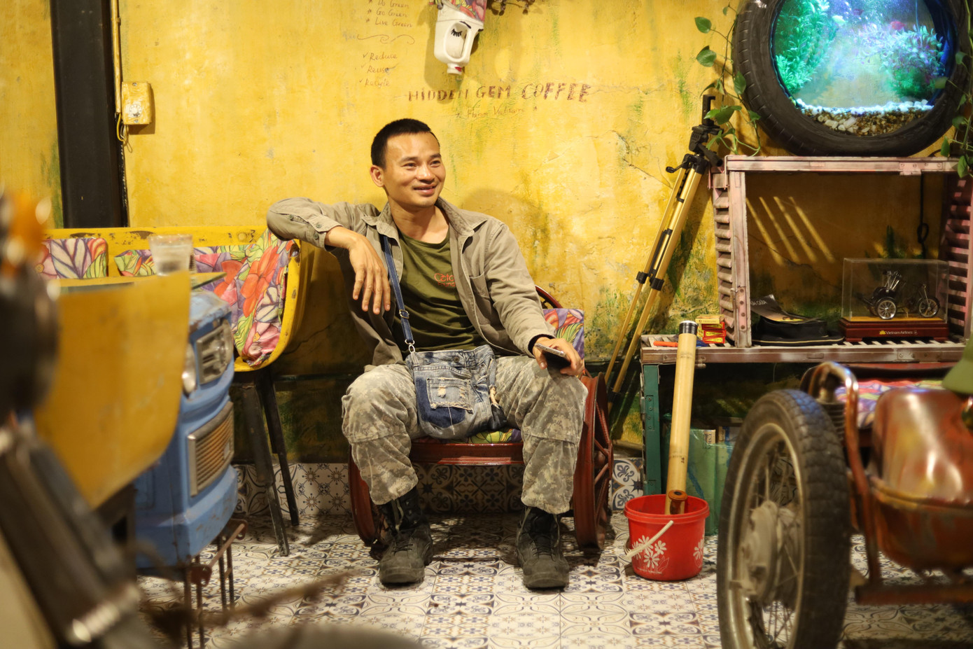 Không chỉ biến rác thành tài nguyên một cách sáng tạo, anh Thơ còn trở thành người kết nối, truyền cảm hứng tới mọi người về việc bảo vệ môi trường.