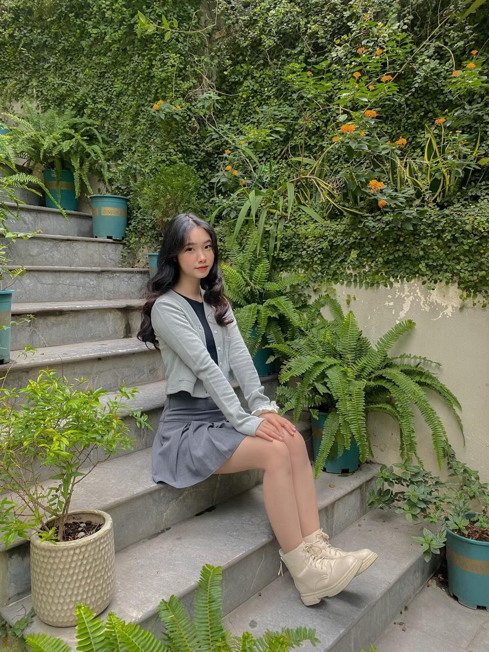 “Mình không muốn để những suy nghĩ làm chủ chúng ta quá nhiều và mình không muốn bạn cảm thấy cô đơn lúc nửa đêm”, Vân chia sẻ. “Mình không muốn để những suy nghĩ làm chủ chúng ta quá nhiều và mình không muốn bạn cảm thấy cô đơn lúc nửa đêm”, Vân chia sẻ.