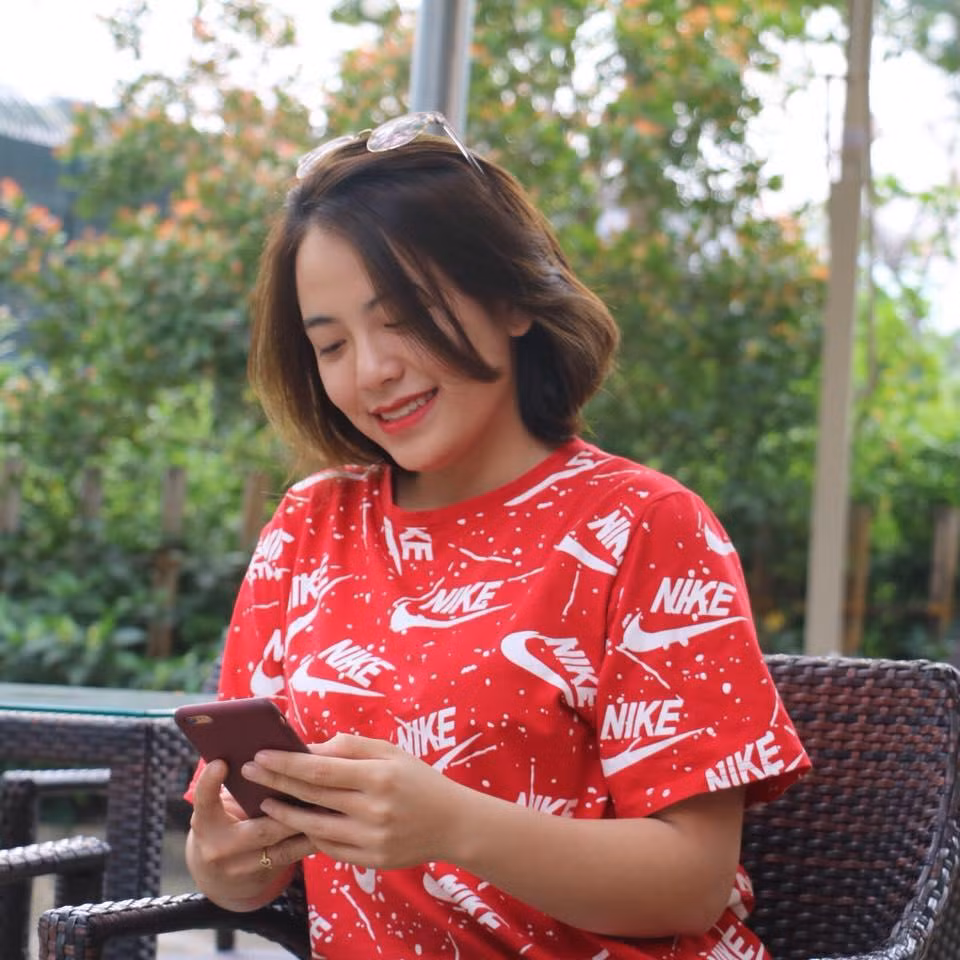 Phương Thảo thường chủ động xin làm thêm công việc liên quan đến ngành học bản thân. Phương Thảo thường chủ động xin làm thêm công việc liên quan đến ngành học bản thân.