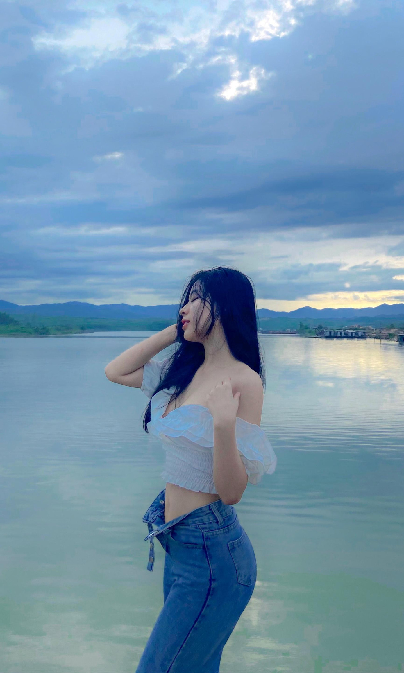 Để có hành trang kĩ càng nhất, Khánh Vân rất quyết tâm, chú trọng vào việc học những kiến thức kinh tế nền tảng và liên tục trau dồi bản thân.