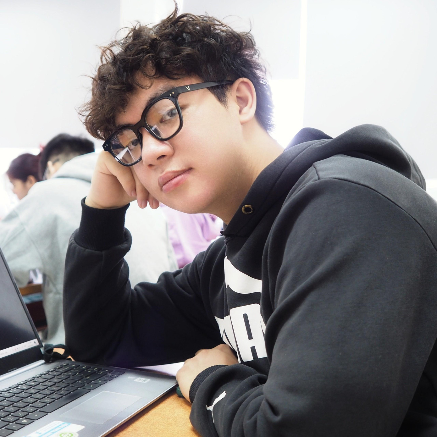 Công việc đầu tiên Linh làm là viết blog thuê cho một nhà kinh doanh mỹ phẩm với mức nhuận bút là 50.000 VNĐ/bài.