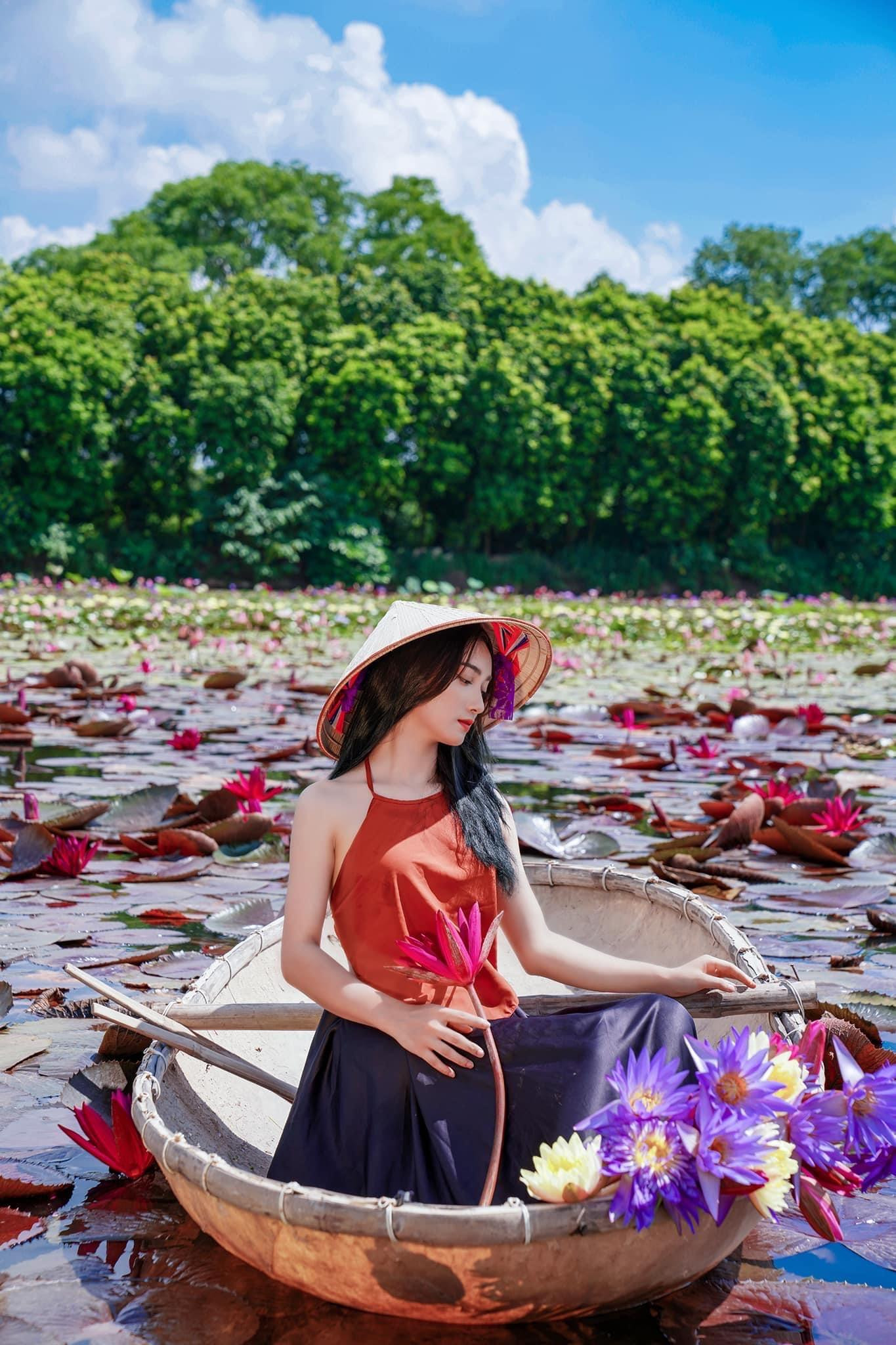 Bên cạnh đó, Thúy Hằng cũng đang thử sức với niềm đam mê người mẫu ảnh.