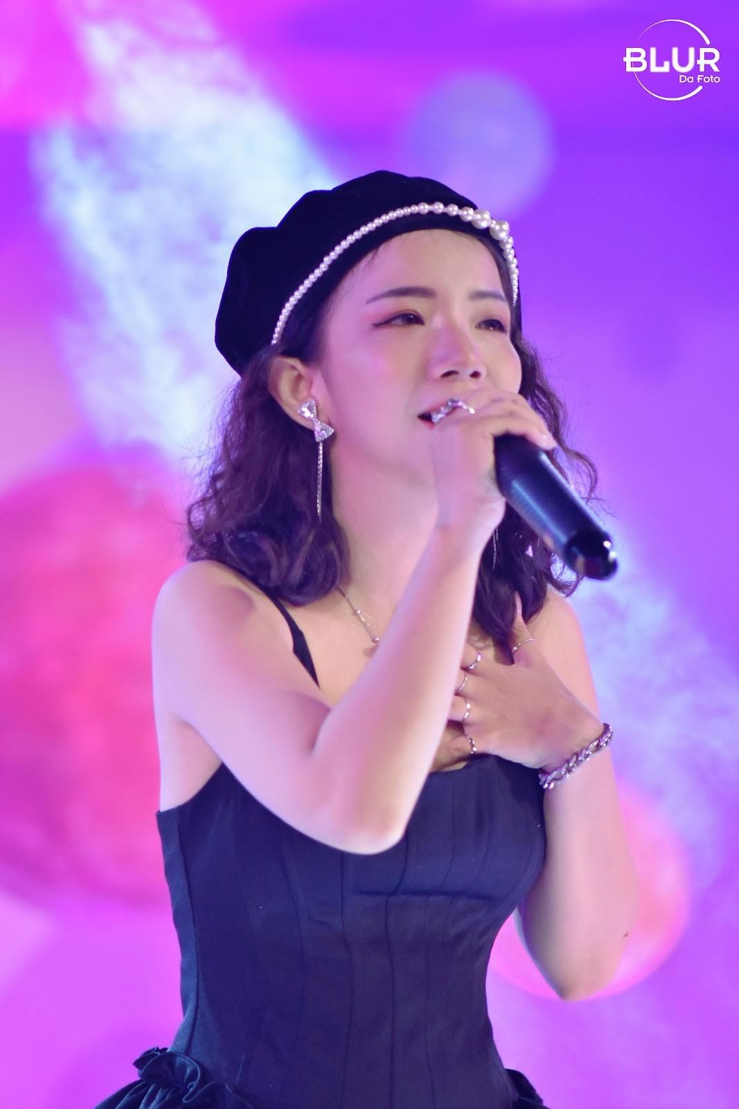 Cô nàng nuôi dưỡng đam mê nghệ thuật từ bé. Cô nàng nuôi dưỡng đam mê nghệ thuật từ bé.