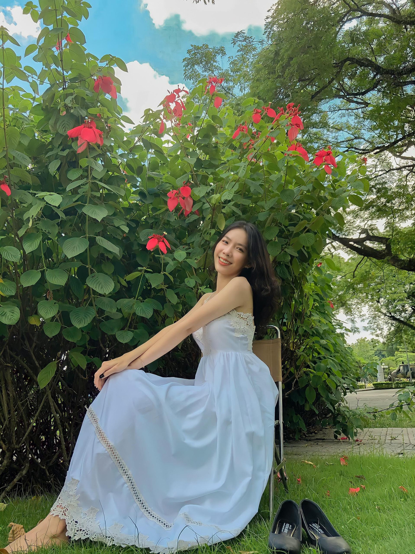 Với Ngọc Hân: “Cuộc sống rất ngắn để thức dậy với những hối tiếc và khó chịu”.