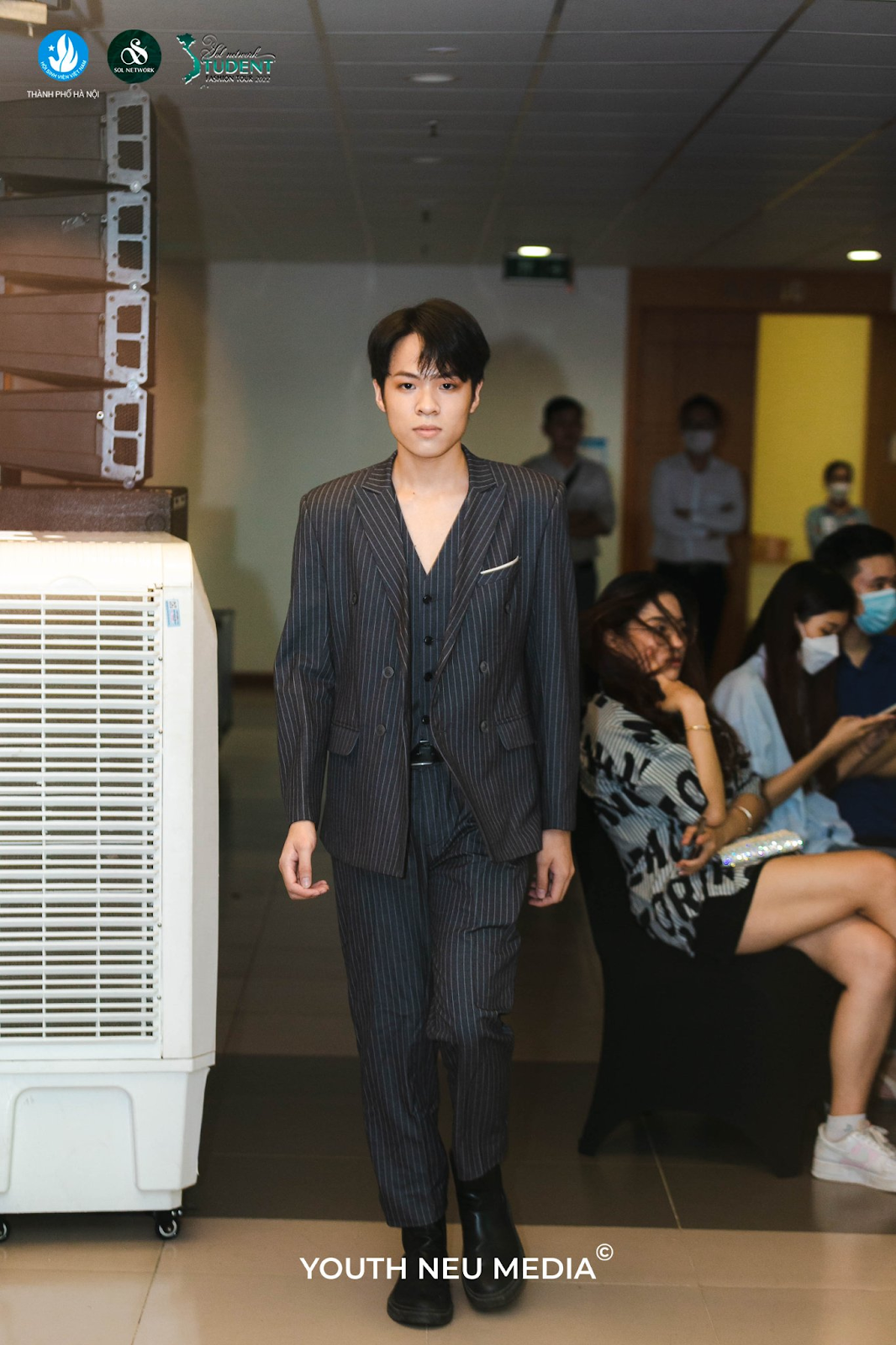 Bộ sưu tập thứ 1: Lịch lãm. Bộ sưu tập thứ 1: Lịch lãm.