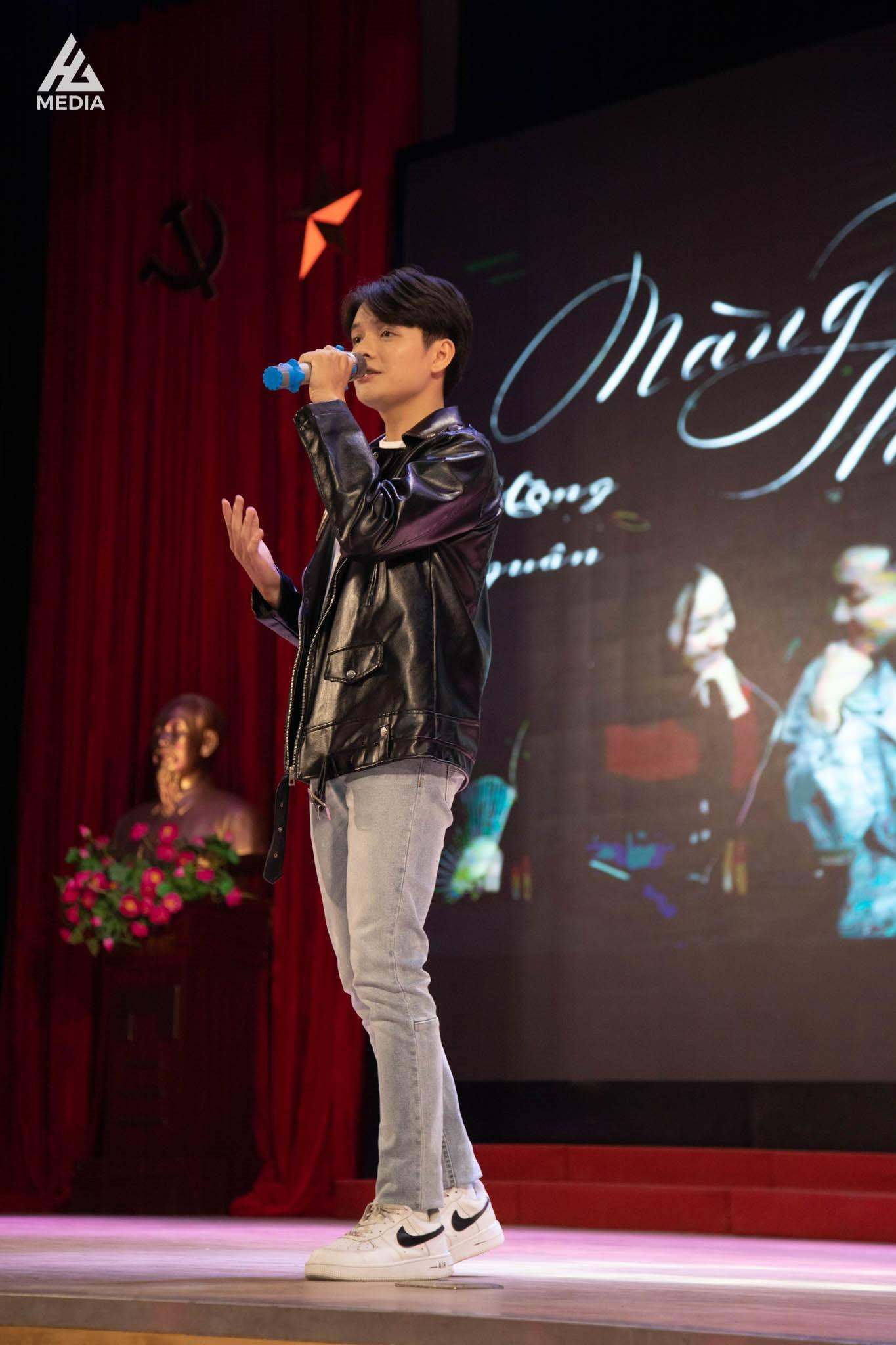 Vũ Hồng Quân – Đại học Nội vụ Hà Nội. Vũ Hồng Quân – Đại học Nội vụ Hà Nội.