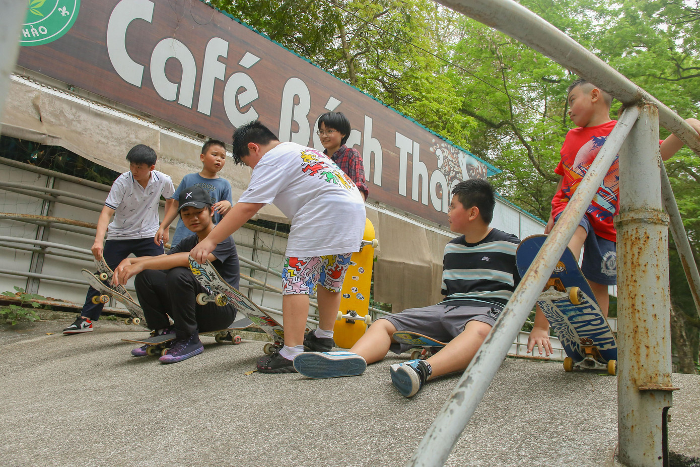 Có khá nhiều bạn nhỏ được phụ huynh cho tham gia lớp học để vui chơi và rèn luyện.