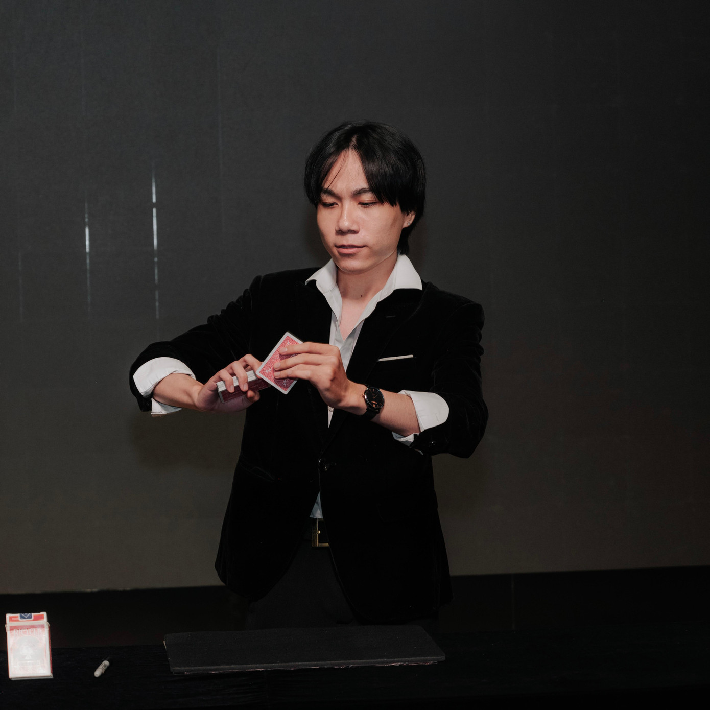 Đức Trung sở hữu những video trình diễn lên đến hàng triệu lượt người xem trên YouTube.