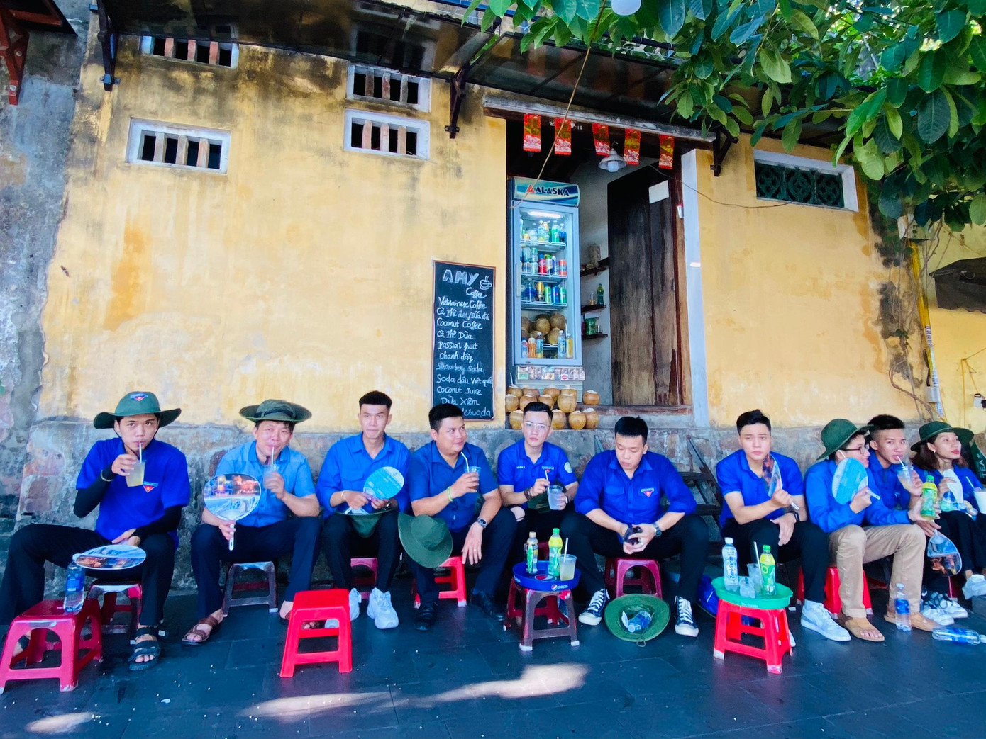 Hoạt động trải nghiệm thực tiễn quản lý nhà nước về du lịch, và quản trị dịch vụ du lịch lữ hành tại các địa điểm du lịch Quảng Nam. Hoạt động trải nghiệm thực tiễn quản lý nhà nước về du lịch, và quản trị dịch vụ du lịch lữ hành tại các địa điểm du lịch Quảng Nam.