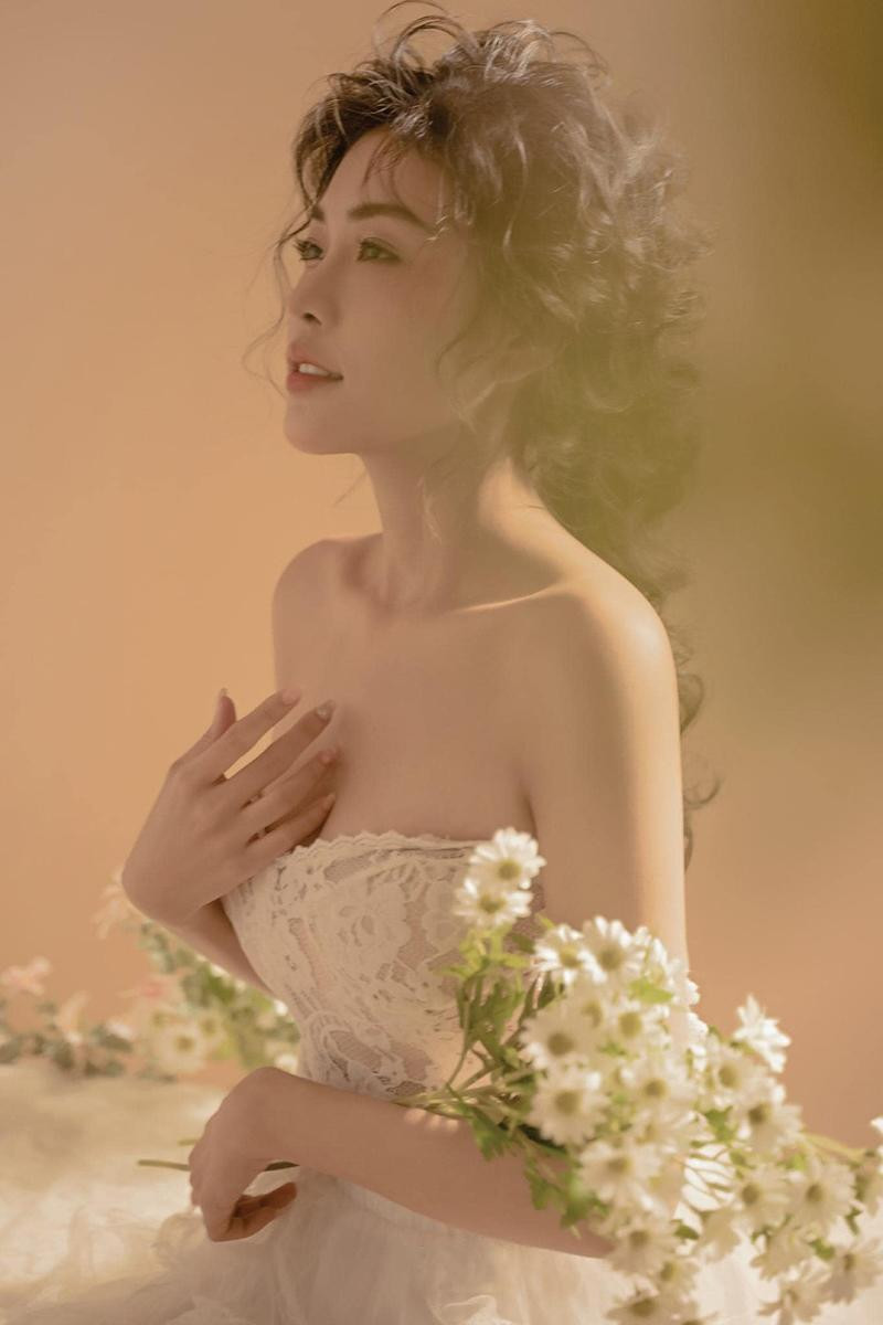 Việc thay đổi bản thân thành công đã giúp Phương Uyên có thêm được nhiều cơ hội mới, giúp cô bạn tích cực, tự tin, hạnh phúc hơn, cơ hội bén duyên với nghề mẫu ảnh của Uyên cũng bắt đầu từ đó.