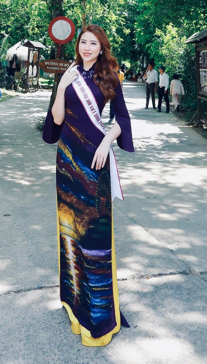 Trước đó, người đẹp sinh năm 1996 từng lọt Top 25 Hoa khôi Sinh viên Hà Nội (Imiss Thăng Long) năm 2016 và ngôi vị Hoa khôi tại cuộc thi Miss & Mister Hà Nội 2020. Trước đó, người đẹp sinh năm 1996 từng lọt Top 25 Hoa khôi Sinh viên Hà Nội (Imiss Thăng Long) năm 2016 và ngôi vị Hoa khôi tại cuộc thi Miss & Mister Hà Nội 2020.