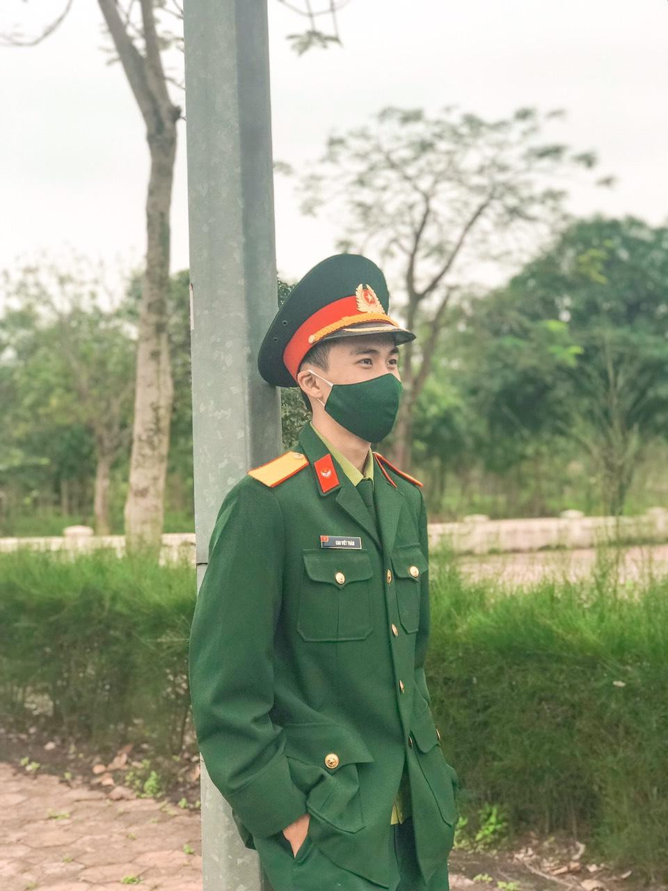 Là một cán bộ lớp, Toàn đã phải nỗ lực nhiều hơn các bạn khác. Là một cán bộ lớp, Toàn đã phải nỗ lực nhiều hơn các bạn khác.