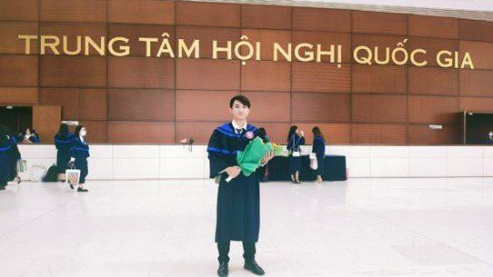 Nguyễn Lê Sơn tại Hội trường trung tâm hội nghị Quốc gia trong lễ trao bằng tốt nghiệp.