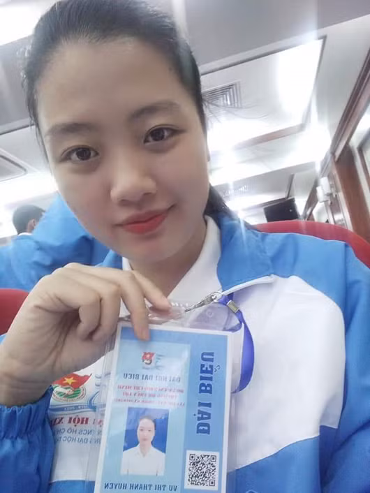 Thanh Huyền cũng dành nhiều niềm đam mê với cuộc thi Olympic Toán học và Hóa học, giành được những kết quả nhất định. Thanh Huyền cũng dành nhiều niềm đam mê với cuộc thi Olympic Toán học và Hóa học, giành được những kết quả nhất định.