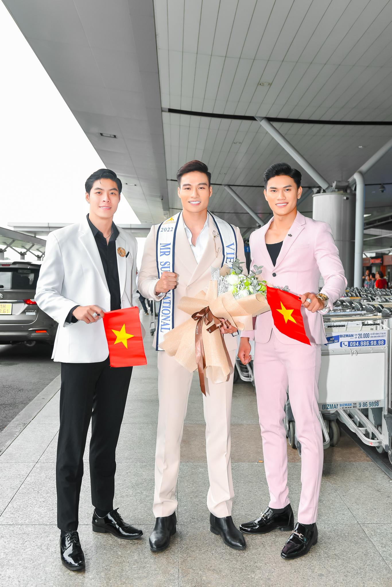 Từ trái qua: Nam vương Phi Việt, Quán quân Đạt Kyo, Á vương Hữu Anh.