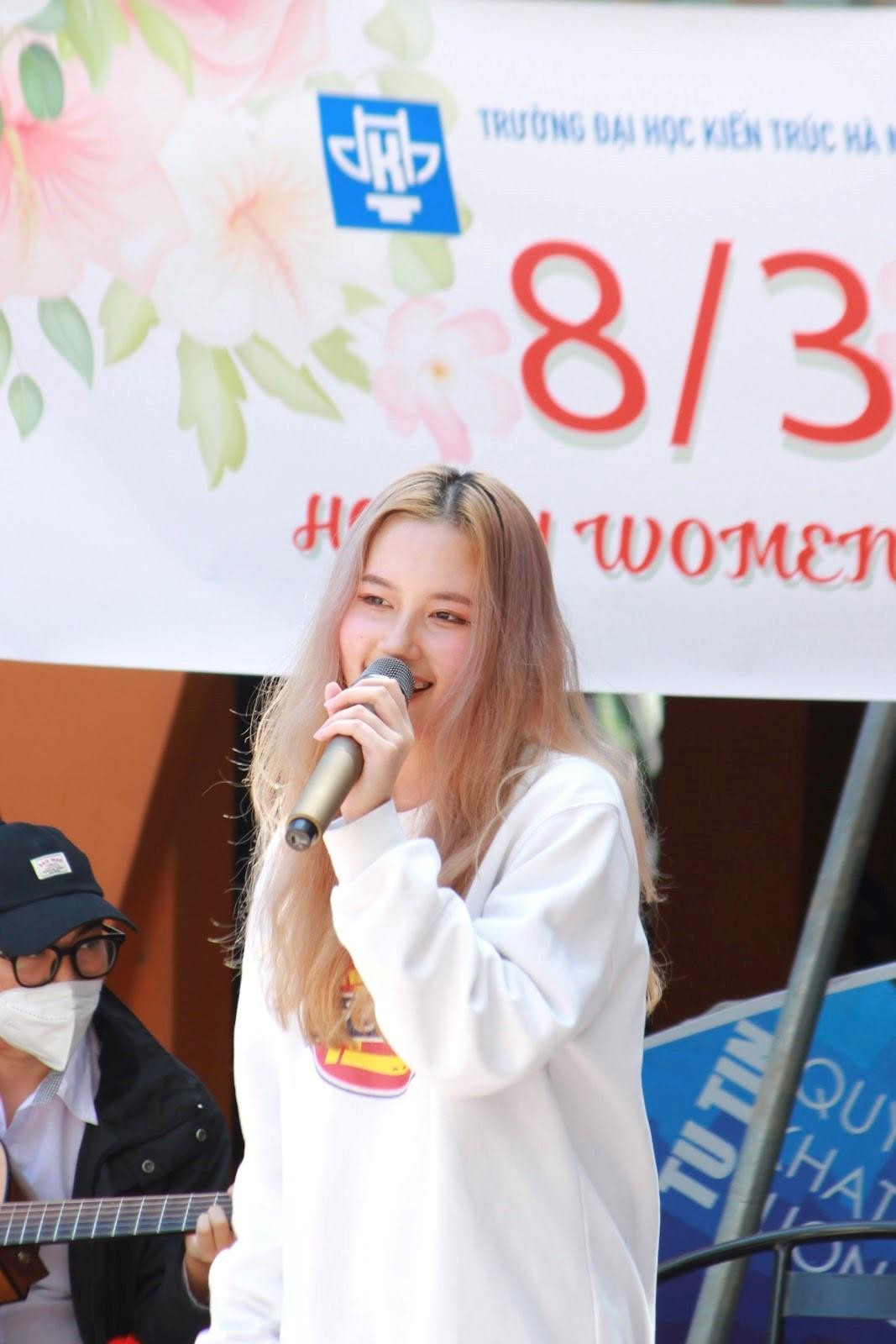 Để tạo sự bất ngờ cho khán giả, minishow được Ban tổ chức giấu kín cho đến tận sáng ngày 8/3. Để tạo sự bất ngờ cho khán giả, minishow được Ban tổ chức giấu kín cho đến tận sáng ngày 8/3.