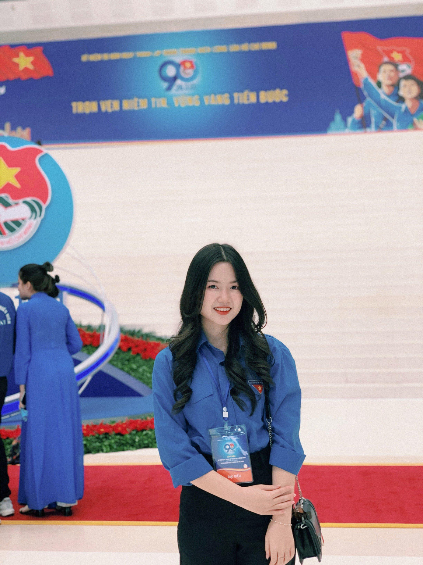 Quỳnh Anh vinh dự được đứng vào hàng ngũ Đảng viên Đảng Cộng sản Việt Nam lúc vừa tròn 18 tuổi. Quỳnh Anh vinh dự được đứng vào hàng ngũ Đảng viên Đảng Cộng sản Việt Nam lúc vừa tròn 18 tuổi.