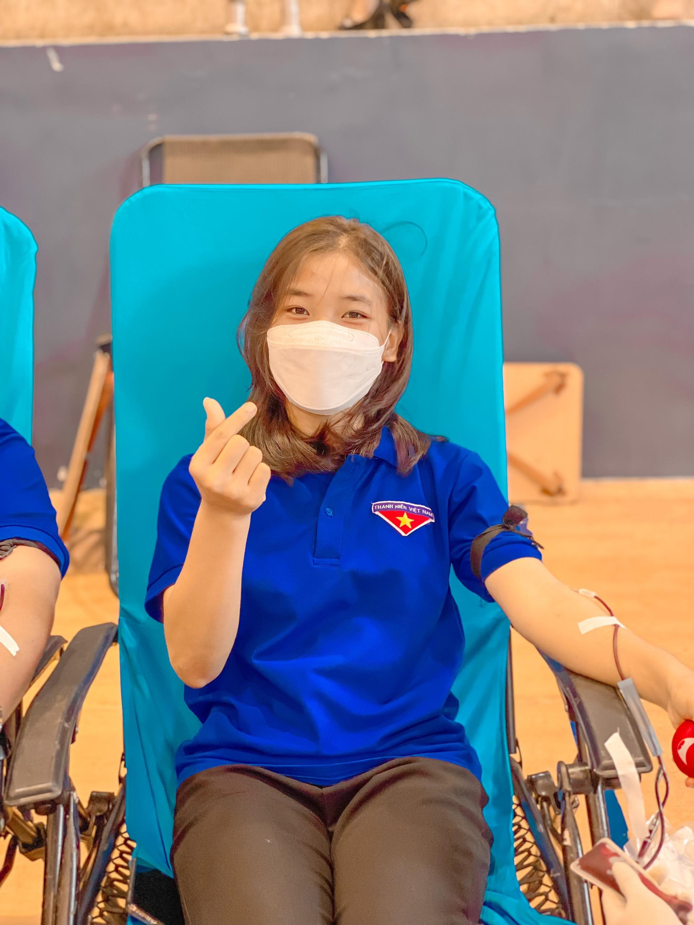 Thúy Ngân tích cực tham gia chương trình hiến máu nhân đạo, trao tặng cơ hội sống cho những bệnh nhân kém may mắn.