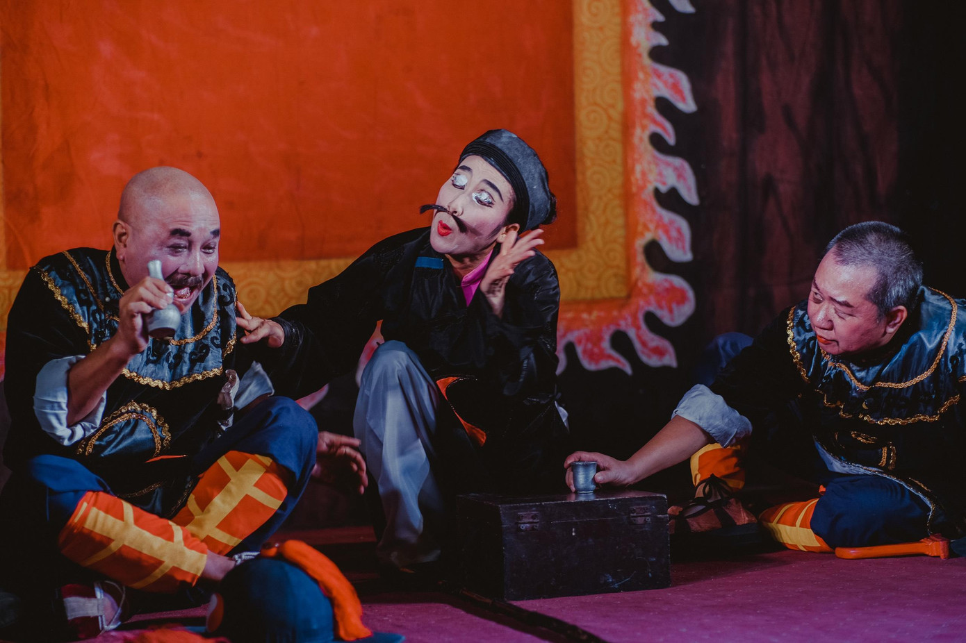 Nhìn vào cách hoá trang khuôn mặt là có thể nhìn rõ tính cách nhân vật.