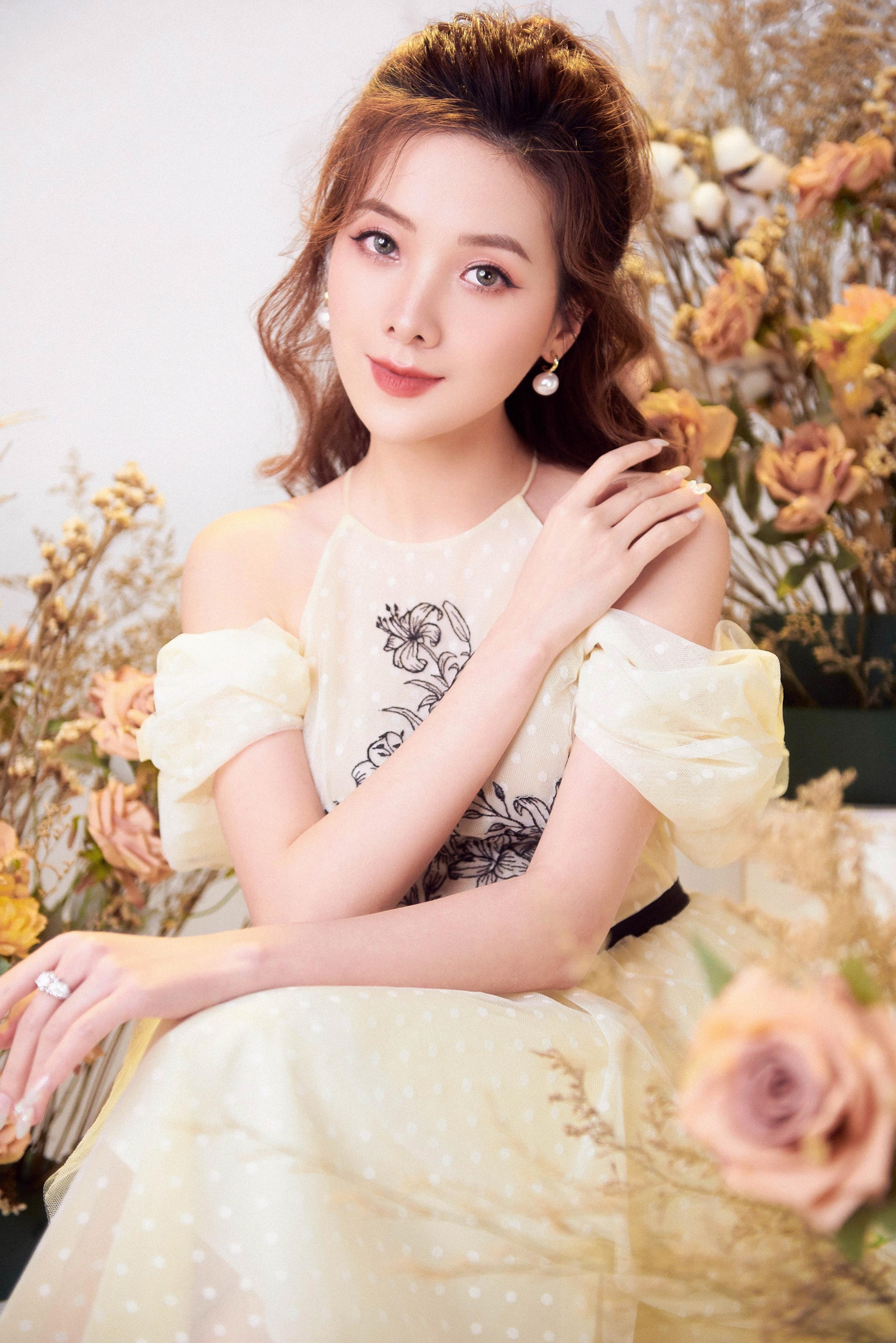 Cô tâm niệm: "Sống sao cho tử tế và vui vẻ, luôn nỗ lực cố gắng trong công việc". Cô tâm niệm: "Sống sao cho tử tế và vui vẻ, luôn nỗ lực cố gắng trong công việc".