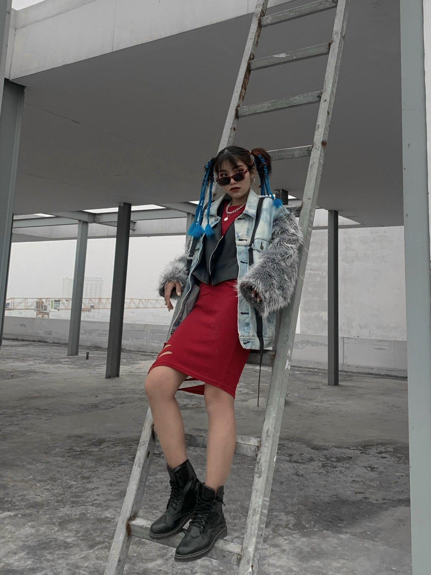 Bạn bè thường ví cô nàng là chú “tắc kè hoa” thời trang. Bạn bè thường ví cô nàng là chú “tắc kè hoa” thời trang.