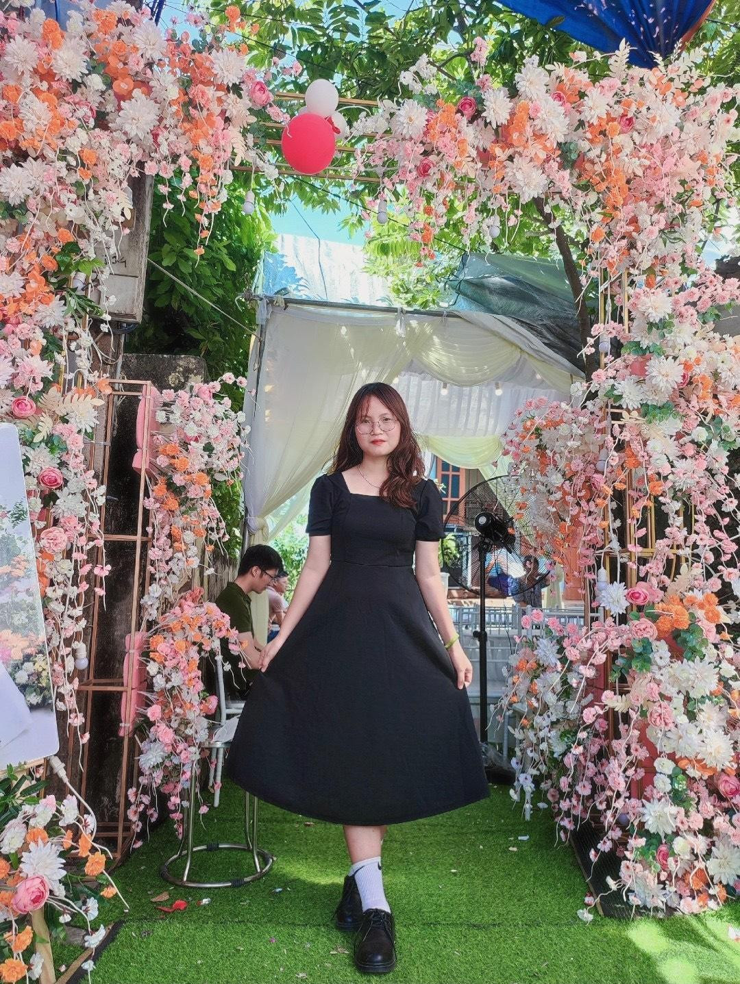 Nguyễn Ngọc Hoa là sinh viên năm cuối ngành Công nghệ thông tin, Trường Đại học Xây dựng Hà Nội. Nguyễn Ngọc Hoa là sinh viên năm cuối ngành Công nghệ thông tin, Trường Đại học Xây dựng Hà Nội.