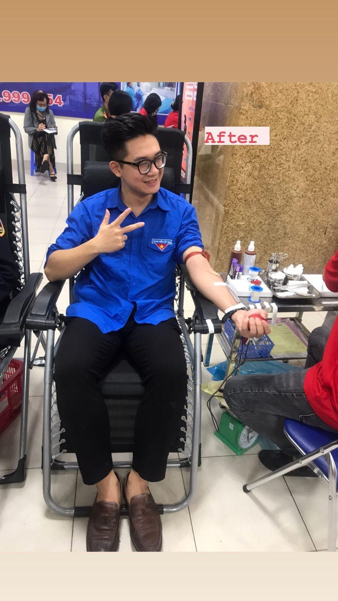 Anh Đức tham gia hiến máu tình nguyện. Anh Đức tham gia hiến máu tình nguyện.