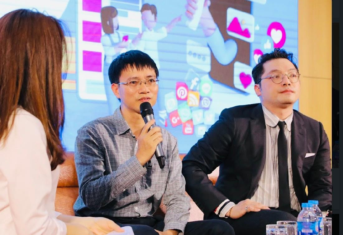 Nhà báo Nguyễn Tuấn Anh chia sẻ với các bạn sinh viên. Nhà báo Nguyễn Tuấn Anh chia sẻ với các bạn sinh viên.