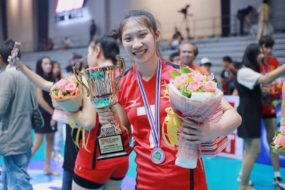 Với sự cố gắng không ngừng nghỉ, khả năng chơi bóng toàn diện ở vị trí chủ công - đối chuyền, Nguyệt Anh sớm được ban huấn luyện và người hâm mộ đặt kỳ vọng có thể bứt phá.