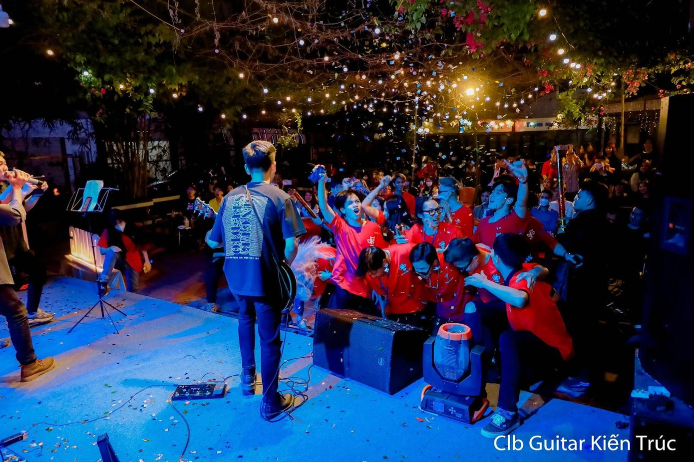 Câu lạc bộ Guitar Kiến trúc là nơi các bạn sinh viên có thể "cháy" hết mình với đam mê của bản thân.