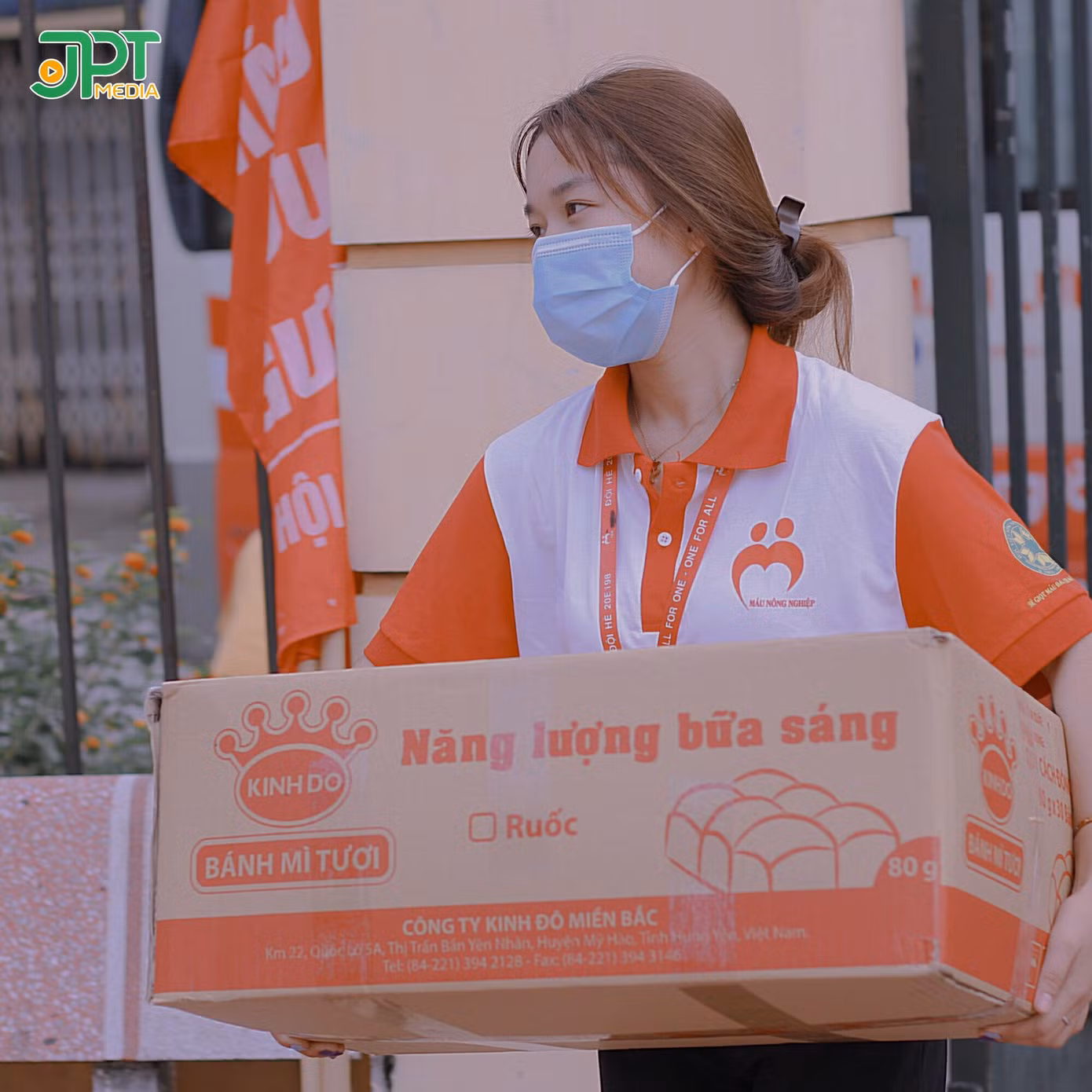 Diệu luôn hết mình và nhiệt huyết với công việc, chưa bao giờ nề hà khó khăn, vất vả.