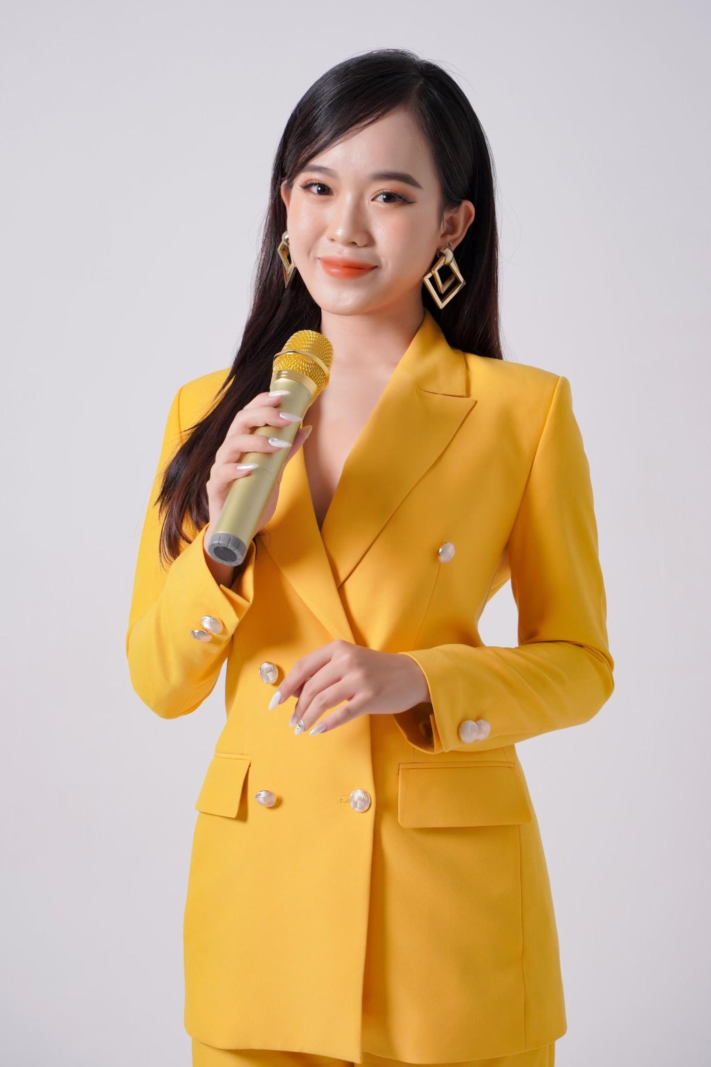 Nguyễn Ngọc Thuý Vy (2002) đang từng bước chinh phục ước mơ trở thành MC chuyên nghiệp.