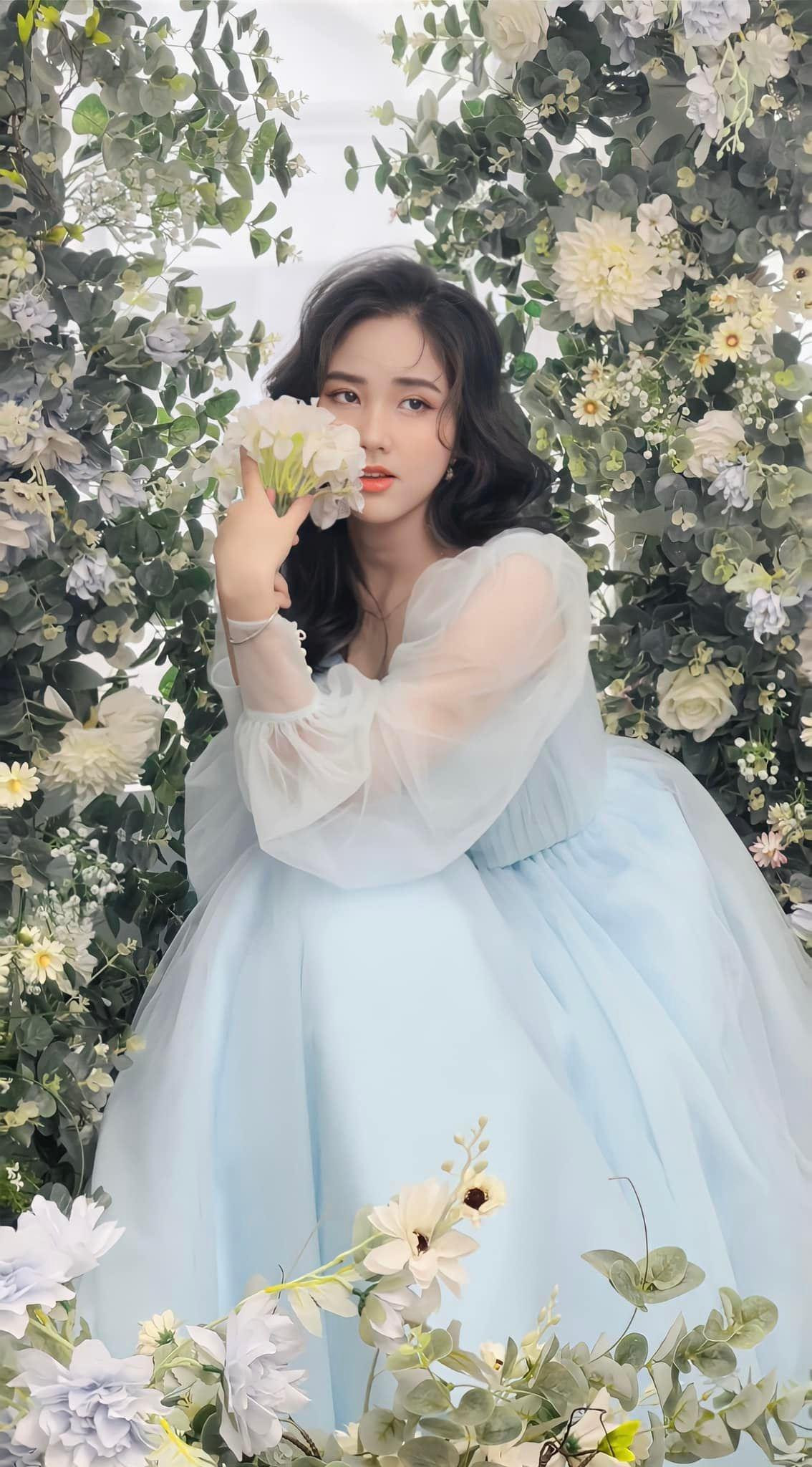 Nguyễn Thị Tú Uyên (sinh năm 2004) đang là sinh viên năm nhất của Học viện Hàng không Việt Nam.