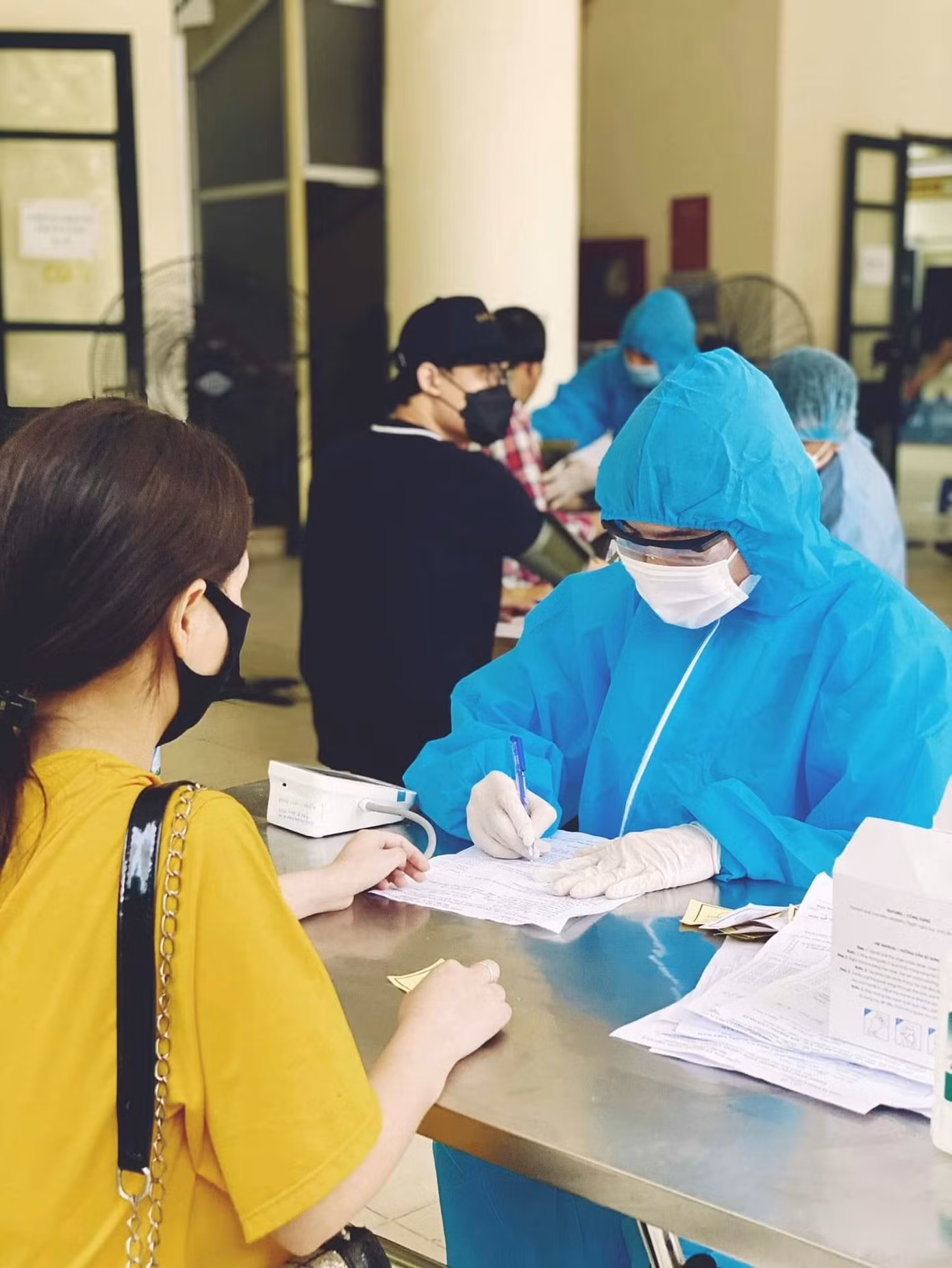 Trong đợt dịch COVID – 19, bác sĩ Duy cùng toàn thể các bác sĩ ở phòng khám Lê Hùng đã hỗ trợ công tác phòng chống dịch, một cách xuất sắc.