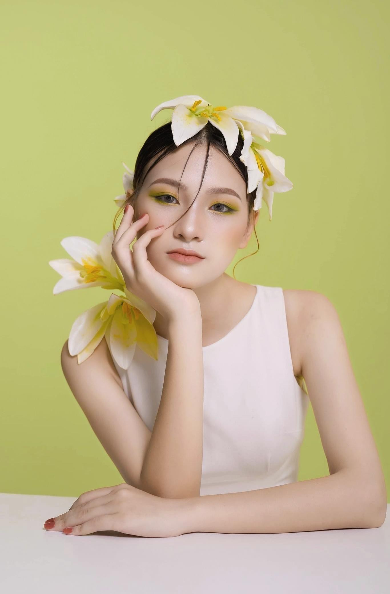 Nguyễn Thị Thảo Vân (sinh năm 2001) là sinh viên chuyên ngành Nội thất, khoa Kiến trúc và Quy hoạch Trường Đại học Xây dựng Hà Nội. Nguyễn Thị Thảo Vân (sinh năm 2001) là sinh viên chuyên ngành Nội thất, khoa Kiến trúc và Quy hoạch Trường Đại học Xây dựng Hà Nội.