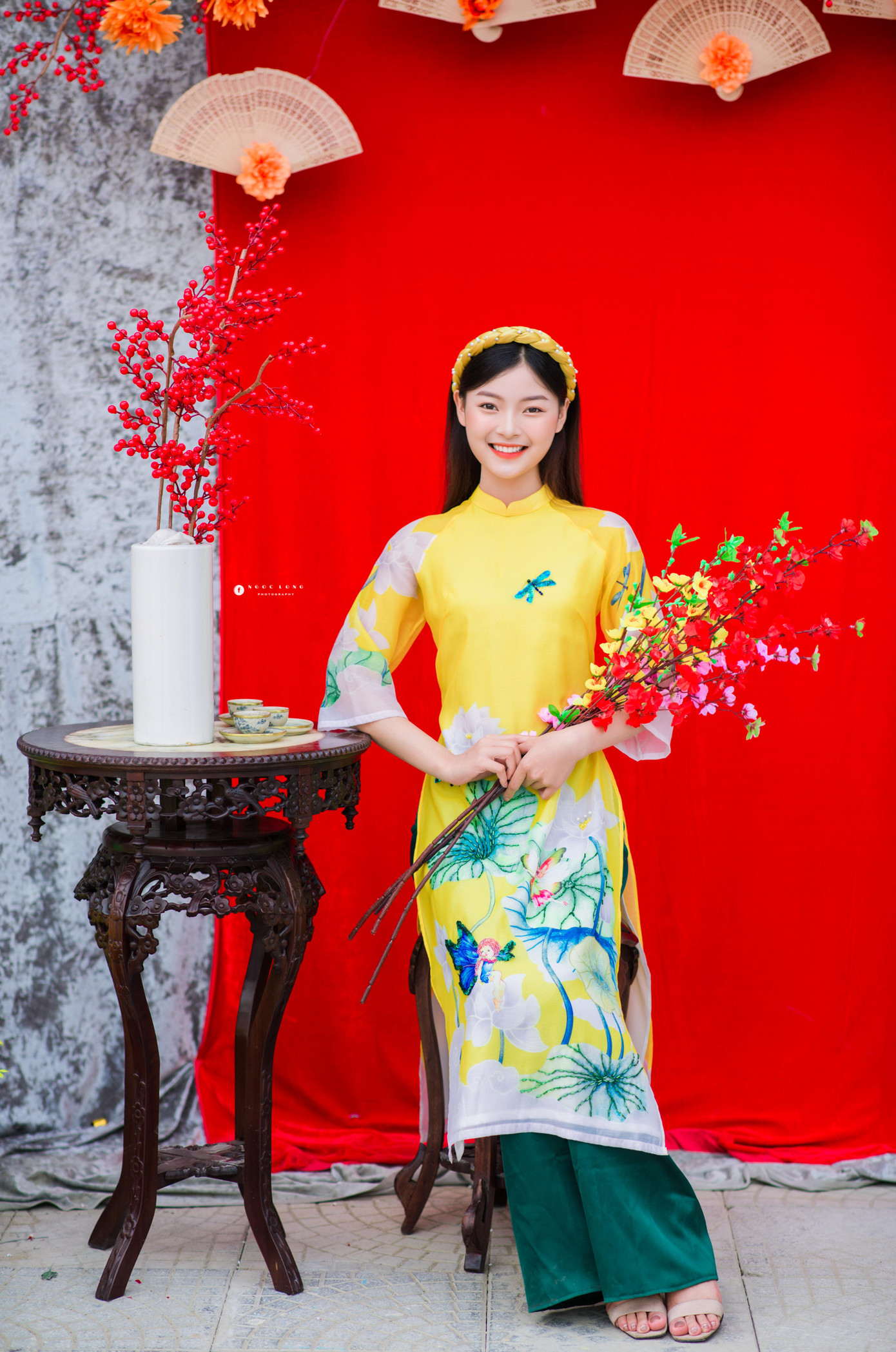 Thu Huyền đẹp rạng ngời trong bộ ảnh ngập tràn sắc Xuân.