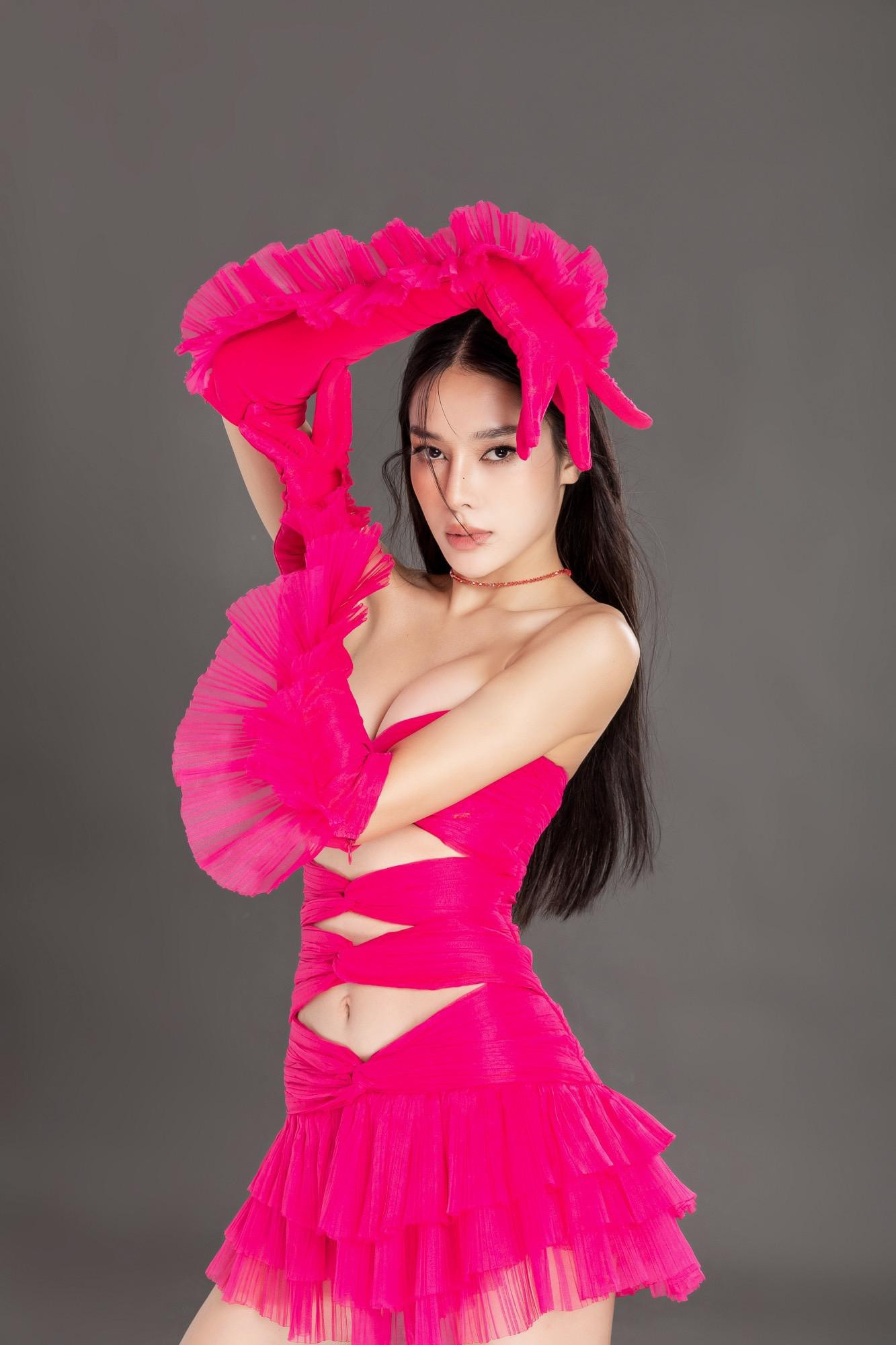 Cô gái 10X Thái Bình luôn nỗ lực để trở thành phiên bản hoàn hảo nhất có thể. Cô gái 10X Thái Bình luôn nỗ lực để trở thành phiên bản hoàn hảo nhất có thể.