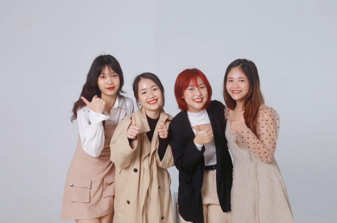 Mai Hoa luôn tích cực tham gia hoạt động hội nhóm tại trường học và đạt được những vị trí cao của CLB hay sự kiện.