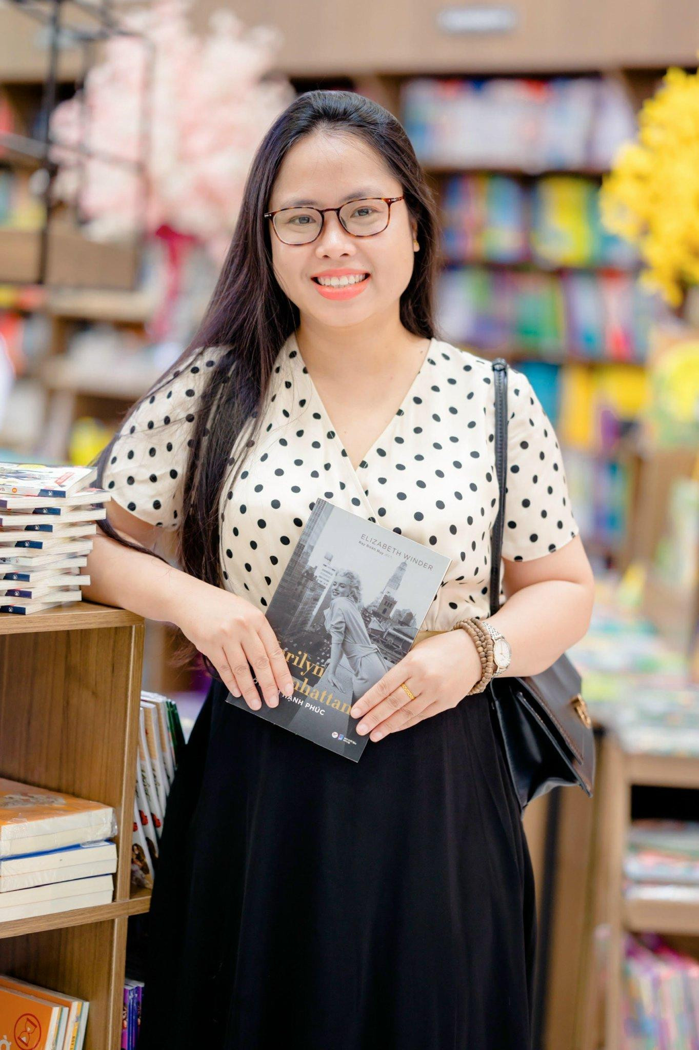 Chị Nguyễn Thu Trang là người đã đưa những nhân vật truyện tranh nổi tiếng của những tập đoàn xuất bản lớn trên thế giới và đã từng xuất bản ở Việt Nam như: Winne the Pooh (Disney), Búp bê Barbie (Mattel), Dora the Explorer (ViaCom), My Little Pony (Hasbro). Chị cũng là một biên tập viên kì cựu với các dòng sách dành cho thiếu nhi, văn hóa, nghệ thuật, phát triển bản thân... Chị Nguyễn Thu Trang là người đã đưa những nhân vật truyện tranh nổi tiếng của những tập đoàn xuất bản lớn trên thế giới và đã từng xuất bản ở Việt Nam như: Winne the Pooh (Disney), Búp bê Barbie (Mattel), Dora the Explorer (ViaCom), My Little Pony (Hasbro). Chị cũng là một biên tập viên kì cựu với các dòng sách dành cho thiếu nhi, văn hóa, nghệ thuật, phát triển bản thân...