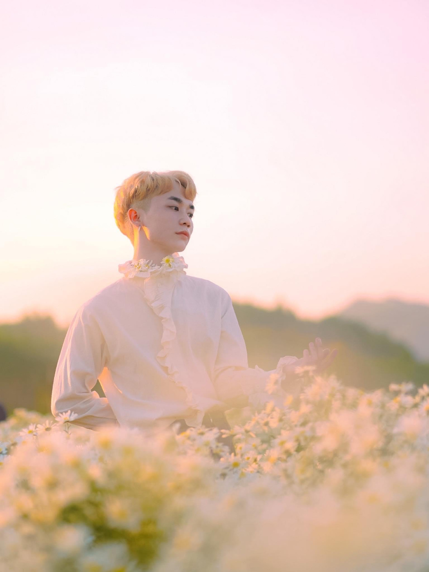 Sinh ra trong gia đình có truyền thống làm nông, bố mẹ là người dân tộc thiểu số, Văn Toán đã quyết tâm vượt qua nhiều khó khăn để theo đuổi được ước mơ. Sinh ra trong gia đình có truyền thống làm nông, bố mẹ là người dân tộc thiểu số, Văn Toán đã quyết tâm vượt qua nhiều khó khăn để theo đuổi được ước mơ.