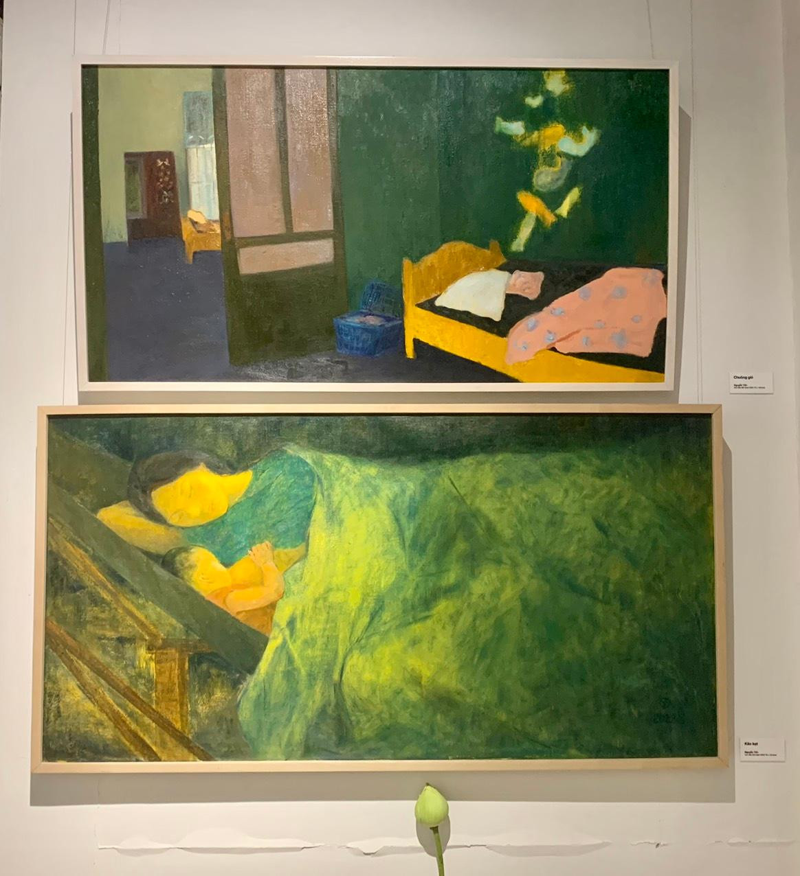 2 tác phẩm ''Chuông gió'' và ''Kẽo kẹt'' của họa sĩ Nguyễn Yến. 2 tác phẩm ''Chuông gió'' và ''Kẽo kẹt'' của họa sĩ Nguyễn Yến.