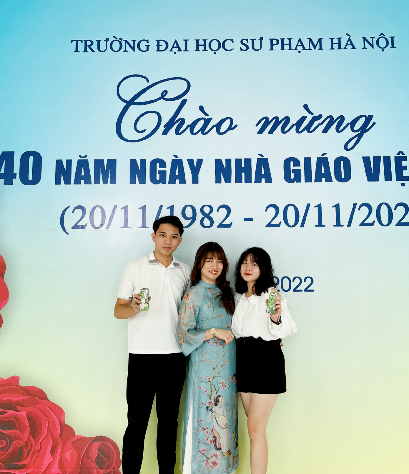 Kỷ niệm 40 năm Ngày nhà giáo Việt Nam cùng cô Nguyễn Hà My - Chủ tịch Hội sinh viên trường. Kỷ niệm 40 năm Ngày nhà giáo Việt Nam cùng cô Nguyễn Hà My - Chủ tịch Hội sinh viên trường.