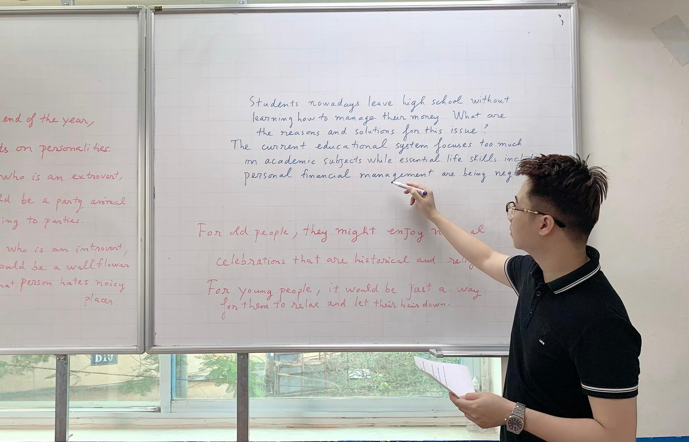 Hiện tại ngoài nghề nghiệp chính là giảng viên tiếng Anh học thuật cho cơ sở đào tạo của riêng mình tại Hà Nội, Trần Kiên cũng là 1 blogger mảng giáo dục và phát triển bản thân.