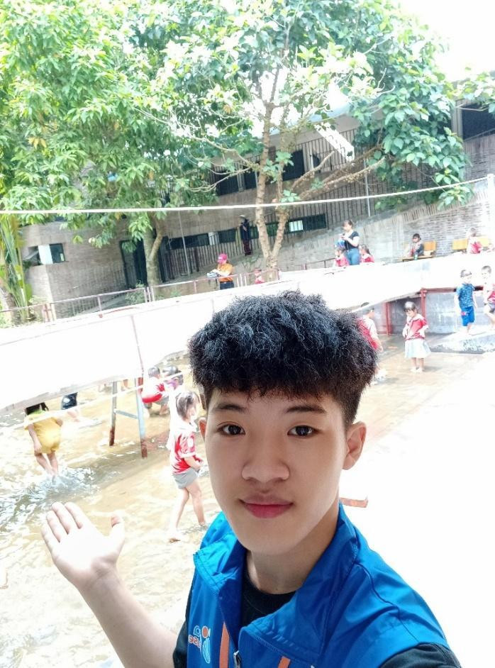 Bên cạnh đó, chàng trai cũng tích cực tham gia hoạt động tình nguyện vì cộng đồng. Bên cạnh đó, chàng trai cũng tích cực tham gia hoạt động tình nguyện vì cộng đồng.