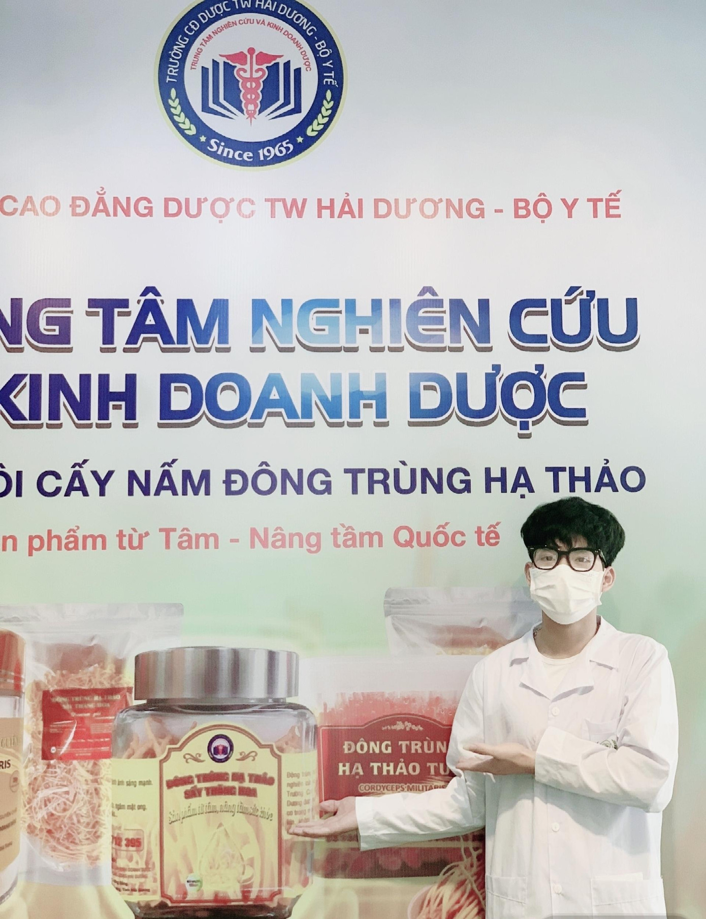Lực có cơ hội làm trưởng của 1 trong 4 nhóm kinh doanh của sinh viên Nhà trường, kinh doanh các sản phẩm về Đông Trùng Hạ Thảo.