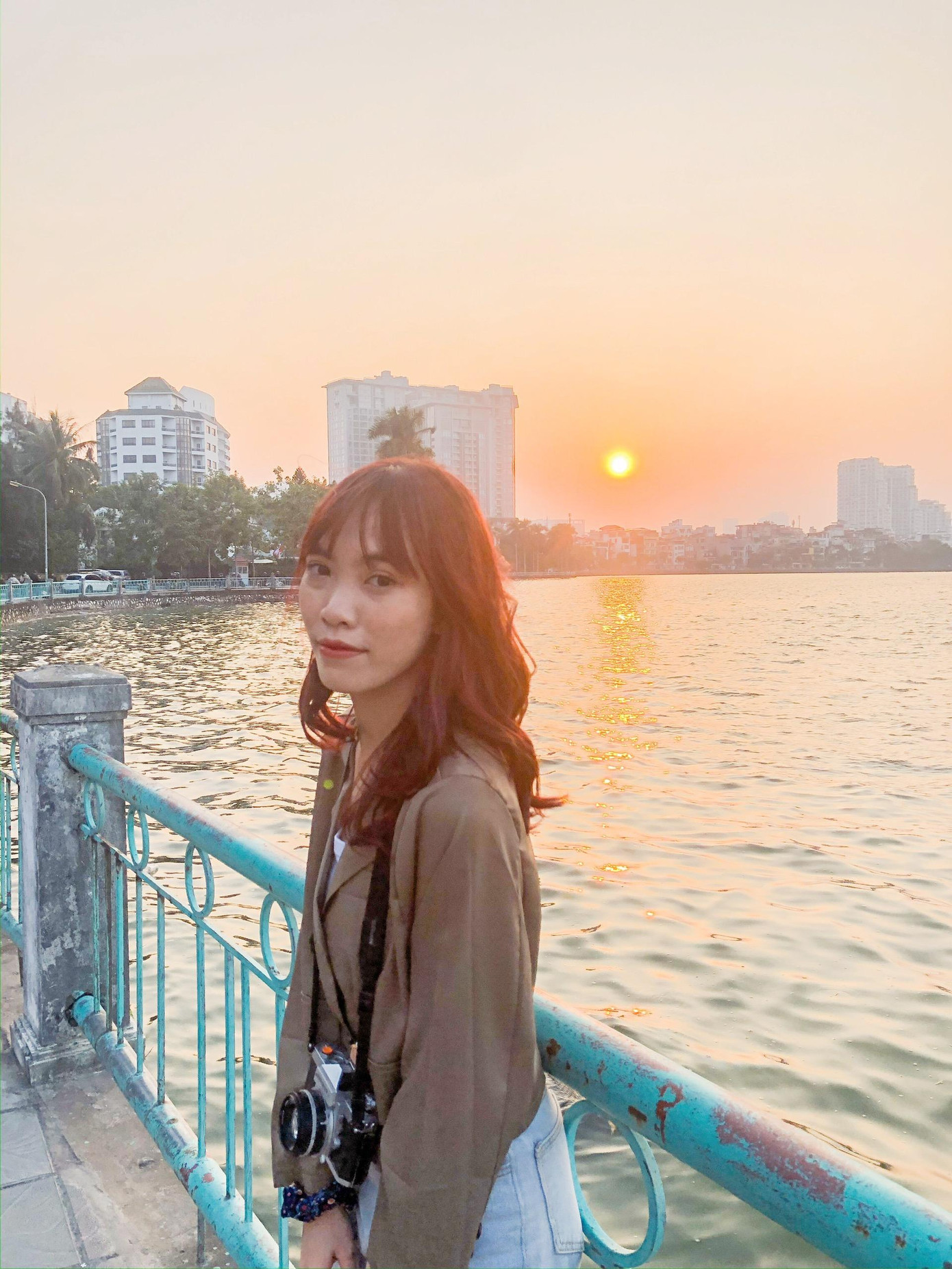 Mỗi quyết định đều đưa tới cho mình trải nghiệm mới, cơ hội mới, góp phần tạo nên mình của “hiện tại”. Mỗi quyết định đều đưa tới cho mình trải nghiệm mới, cơ hội mới, góp phần tạo nên mình của “hiện tại”.