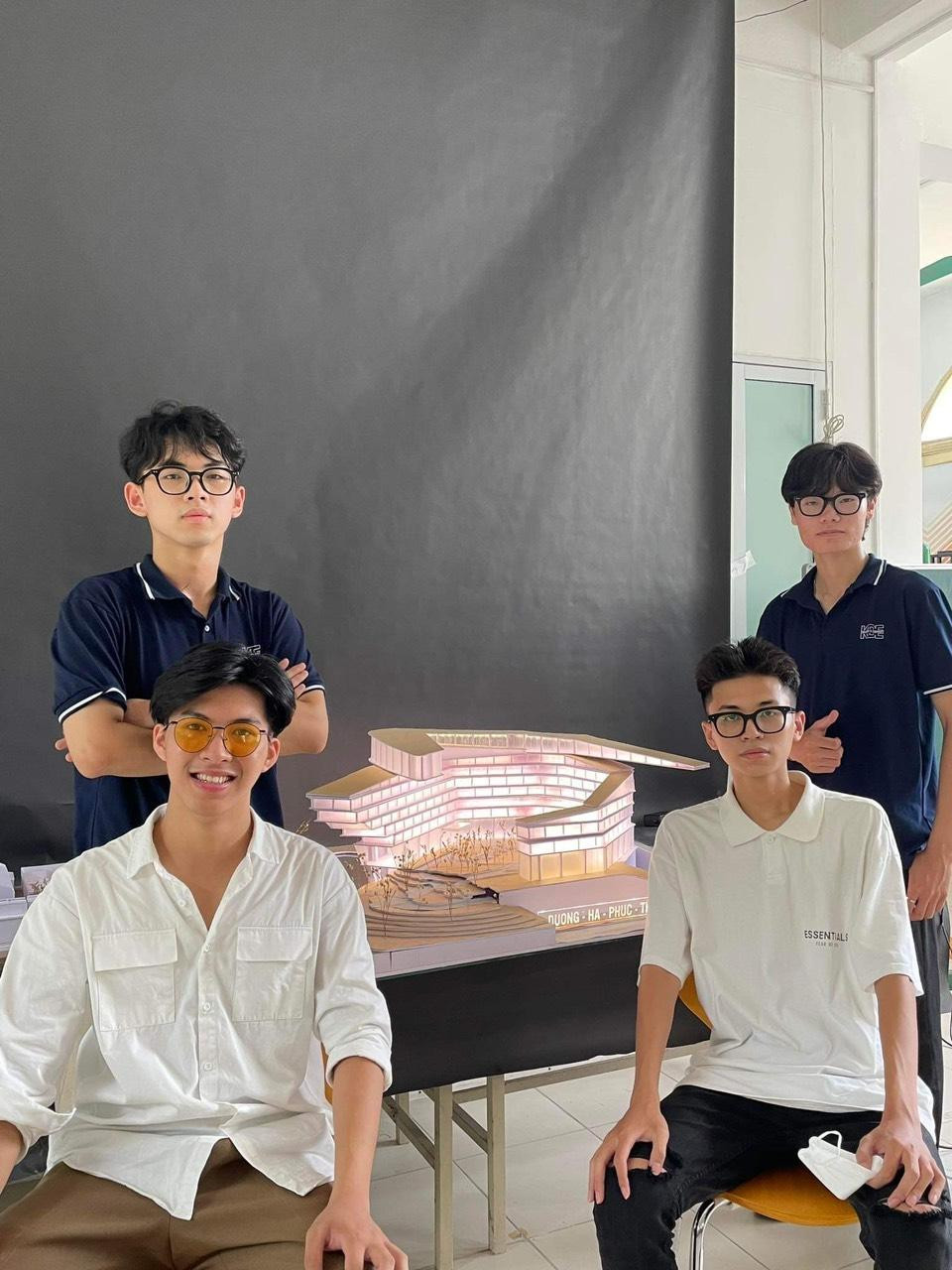 Với Phúc, mỗi 1 người bạn đều đến từ một nơi khác nhau và mang trong mình những ưu điểm rất đáng để học hỏi. Với Phúc, mỗi 1 người bạn đều đến từ một nơi khác nhau và mang trong mình những ưu điểm rất đáng để học hỏi.